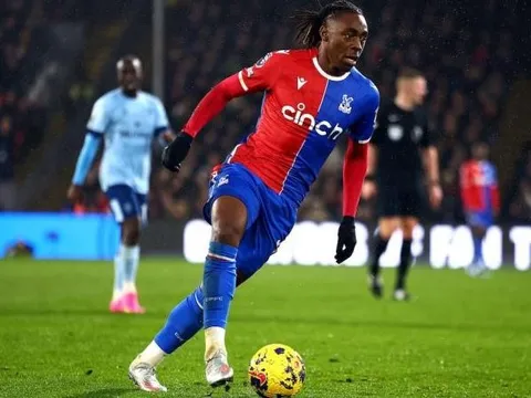 Agbonlahor khuyên M.U mua sao Crystal Palace