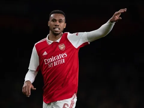 Thủ lĩnh nơi hàng phòng ngự Arsenal