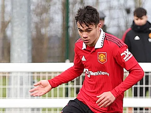 Báu vật lập hattrick giúp đội trẻ M.U thắng hủy diệt