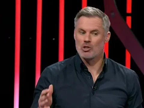 Jamie Carragher phẫn nộ với CĐV Luton