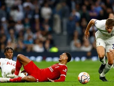 Liverpool nhận tin choáng váng về Gakpo