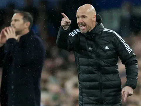 "Bản hợp đồng thực tế với Man United"