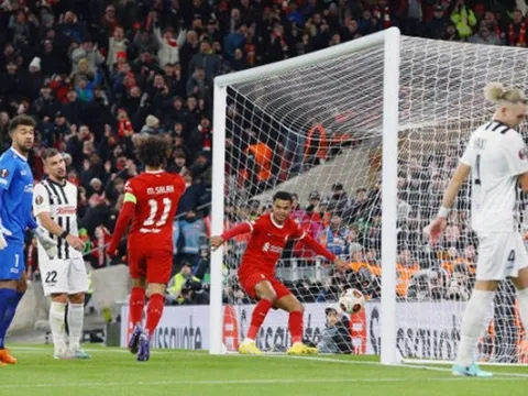 Gakpo khuấy đảo, Liverpool bước tiếp vào vòng knock-out