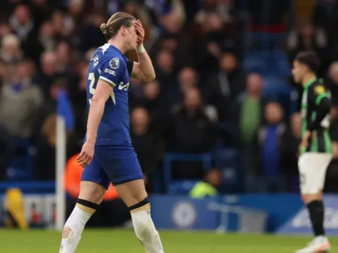 "Có chuyện gì với Chelsea vậy?"