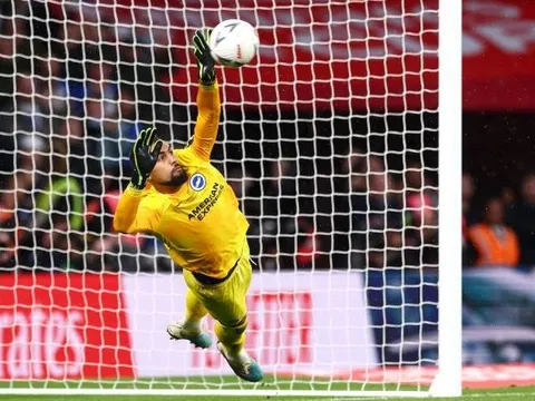 Gặp khó vụ Onana, Man United chốt mua thủ môn 30 triệu bảng