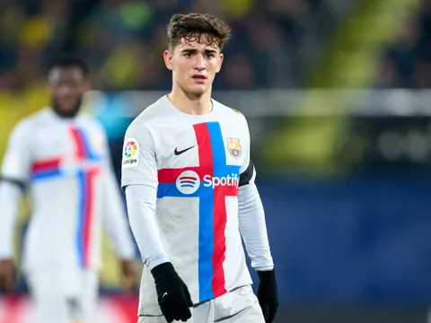 Gặp Man United, Gavi vừa đá vừa lo