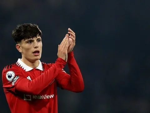 Andy Cole chỉ cho Ten Hag một cỗ máy pressing