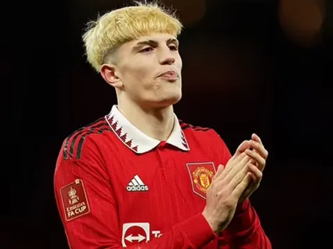 Amad gửi lời nhắn cho Alejandro Garnacho