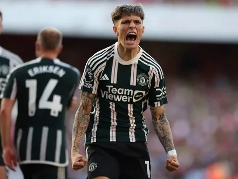 Ryan Giggs khen ngợi truyền nhân của mình