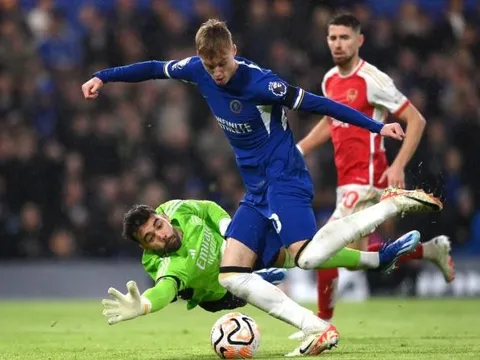 Gary Neville chê Raya, nêu bật 2 thủ môn đẳng cấp thế giới