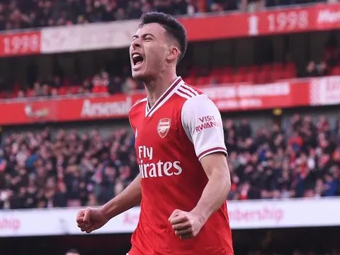 Gary Neville cũng phấn khích với sao Arsenal