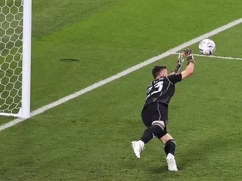 Gary Neville: 'De Gea sẽ không để rơi vào tình huống đó'