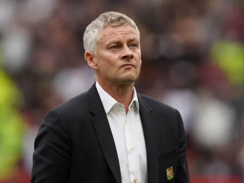 Gary Neville lo sợ cho Solskjaer vì bộ mặt thật của Man Utd