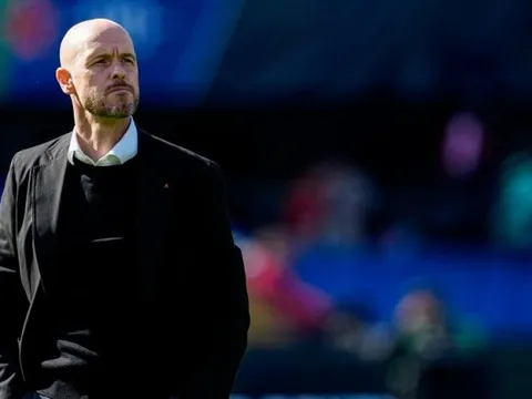 Gary Neville: "Ten Hag đang muốn đuổi cậu ấy rời CLB"