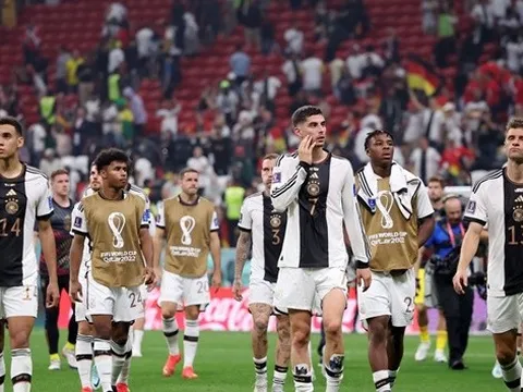 Gary Neville: "Thật không thể tin được"