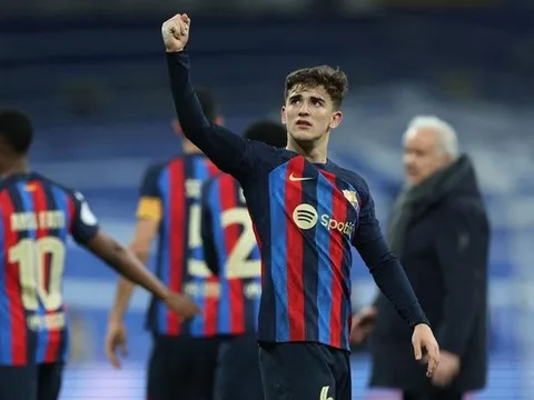 Gavi mất tư cách cầu thủ đội một Barca