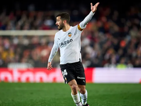 Barcelona tăm tia hậu vệ cánh xuất sắc La Liga