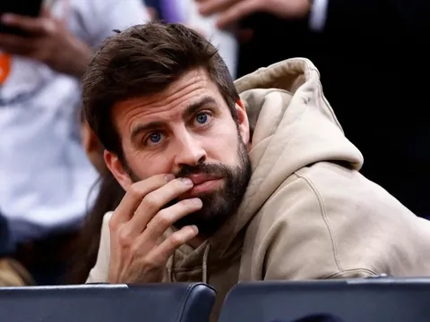 Gerard Pique bị la ó