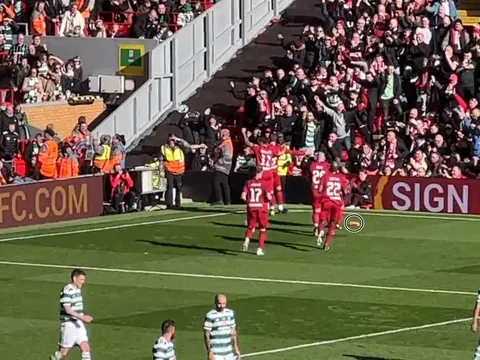 Gerrard bị CĐV Celtic tấn công