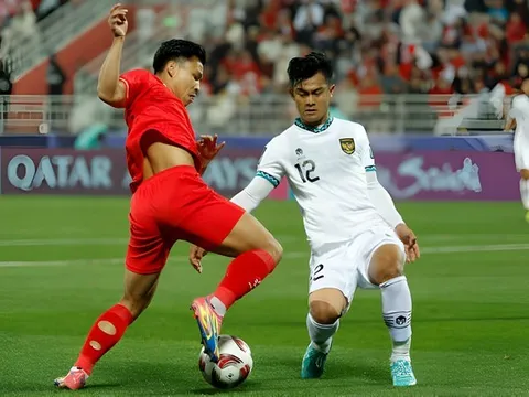 'Tội đồ' của ĐT Việt Nam bị tấn công; CĐV Indo mỉa mai thầy trò HLV Troussier