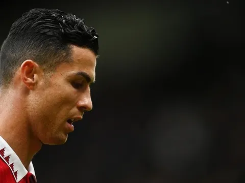 Ronaldo tiếp tục nhận án phạt thứ 3 từ Man Utd