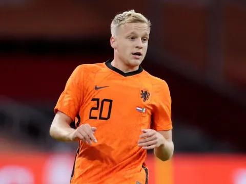 Van de Beek tiếp tục bị Van Gaal ngó lơ