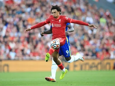 Sao Liverpool bị chê là thảm họa phòng ngự