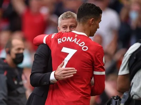 Sir Alex vạch trần sai lầm, đây là câu trả lời của Solskjaer