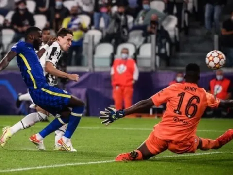 Rio Ferdinand phát cuồng vì màn trình diễn của Federico Chiesa