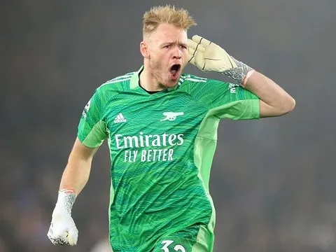 Ramsdale chọc tức CĐV Leeds, huyền thoại Arsenal nói 1 câu