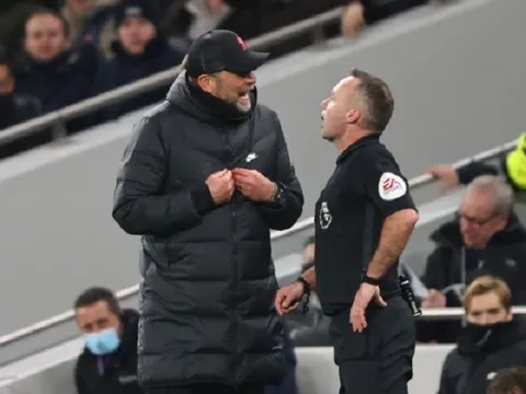 Jurgen Klopp cáo buộc trọng tài cố tình trù dập Liverpool