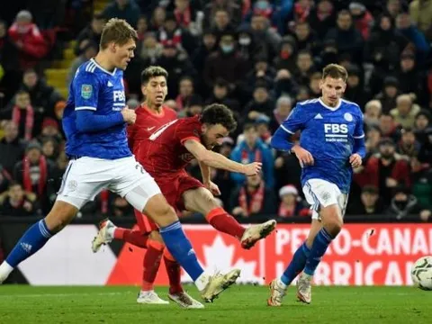 Diogo Jota đã làm gì với CĐV Leicester sau khi ghi bàn quyết định?