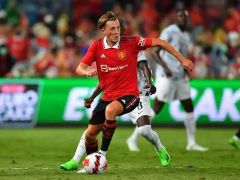 Hoàn tất kiểm tra y tế, Quỷ đỏ bán đi ngọc quý