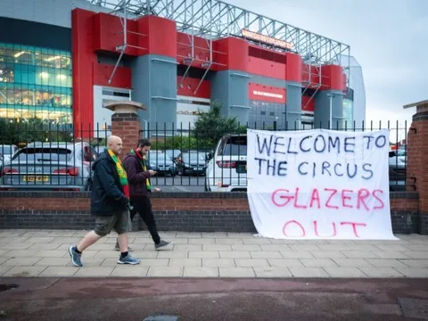Qatar ra giá mua Man Utd, nhà Glazer chia rẽ