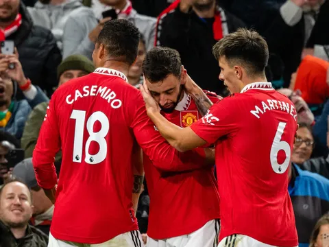 Hai hung tin gây choáng cùng lúc ập tới Man Utd