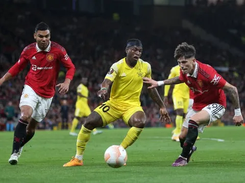 M.U hủy diệt Sheriff, Scholes phát hiện ra 'Ronaldo mới'