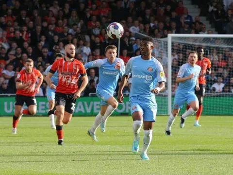 Thần đồng M.U được so sánh với sao Liverpool
