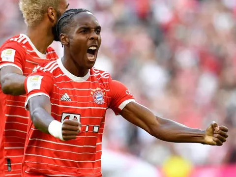 "Cậu ấy có mọi thứ cần thiết cho một cầu thủ tấn công hàng đầu"