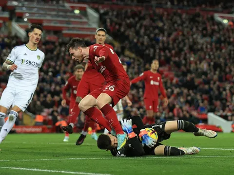 "Hoàn toàn ngu ngốc từ Andrew Robertson"