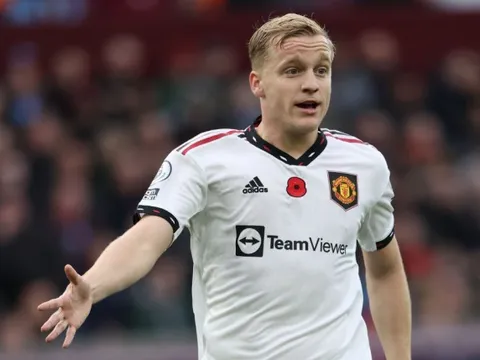 "Van de Beek mất 5 năm để chuyền quả bóng đi"
