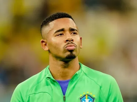 Quá đẳng cấp! 'Rô béo' gửi thông điệp lấy nước mắt Gabriel Jesus
