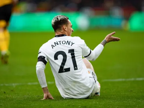 Mất bóng 21 lần, 95 triệu của M.U dần biến thành thảm họa