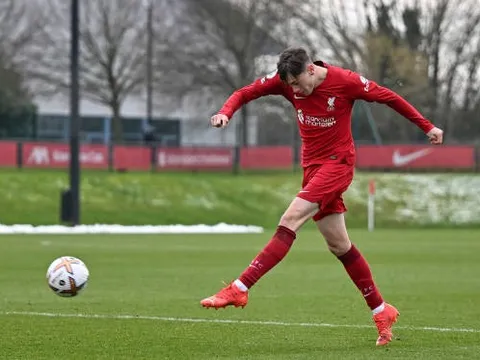 Liverpool chính thức chia tay 'báu vật' hàng phòng ngự