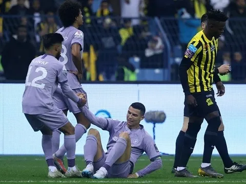 Al Nassr bị loại, CĐV hô vang tên Messi sỉ nhục Ronaldo