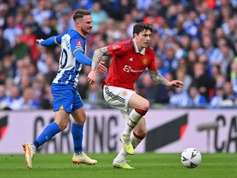 Không đồng ý với BBC, Neville tự chọn MOTM của M.U