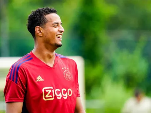 Sao Juve "xộ khám" ở Hà Lan