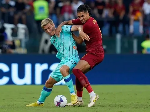 Hojlund khen cựu sao M.U là hậu vệ khó nhằn nhất từng đối đầu