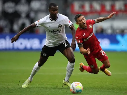 Arsenal chọn xong người cạnh tranh với Gabriel vào tháng Giêng
