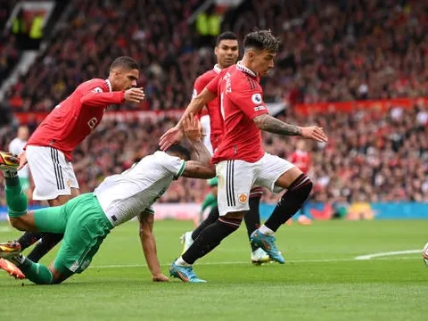 Hậu vệ M.U nghĩ rằng Newcastle nên được hưởng penalty