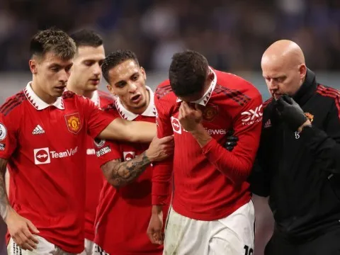 Sao Arsenal lập tức hưởng lợi vì Varane của Man Utd